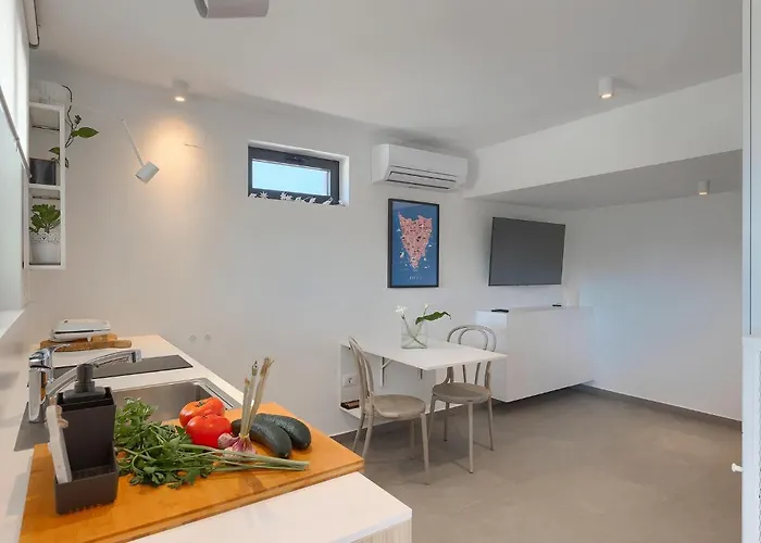 House Olive Nyaraló *